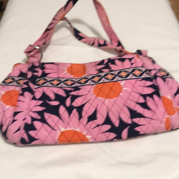 Vera Bradley purse. (Retired) - Picture 1 of 5